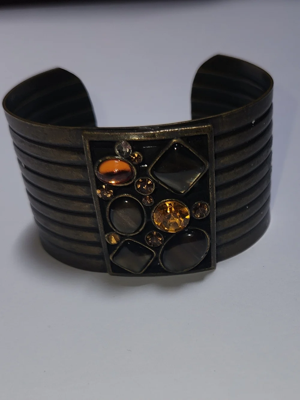 Vintage-Style Chic Rhinestone Metal Cuff Bracelet with Amber Accents